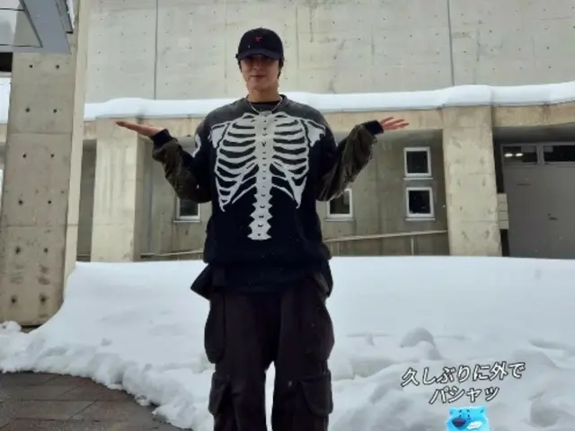 "TVXQ" Yunho (U-KNOW) takes a picture outside for the first time in a while in snowy Fukui