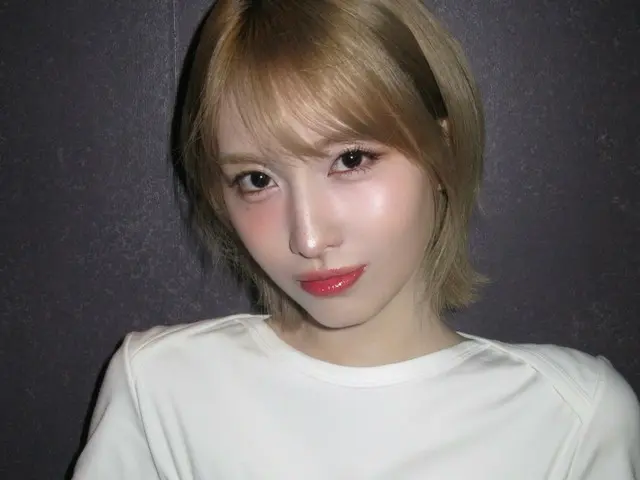 "TWICE" Momo catches everyone's attention with her cute and cool "doll visual"