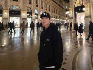 Actor Jung HaeIn, a visual that brightens up the city of Milan... looking cute eating gelato