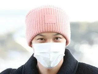 [Airport photo] Kai of "EXO" wears a pink knit hat as the key point of his airport fashion today