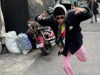 G-DRAGON (BIGBANG) strolls through Dongmyo Shrine in a hip pink look