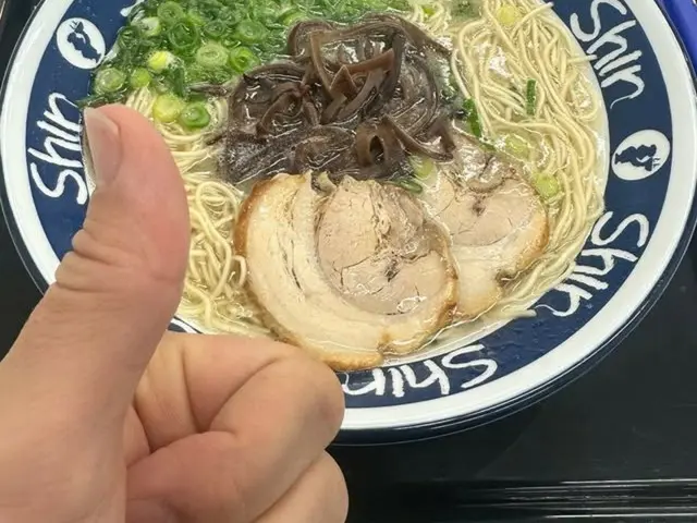 "TVXQ" Changmin gives thumbs up to his favorite Hakata ramen catering