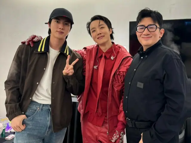 Chairman Bang Si Hyuk loses weight and looks different... Standing tall with BTS' J-HOPE & JIN