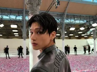 ATEEZ's Wooyong appears at Paris Fashion Week... "Sexy abs in leather jacket with bare skin"