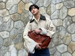 Ro Woon (SF9) looks fashionable with a big bag...coolness beyond words