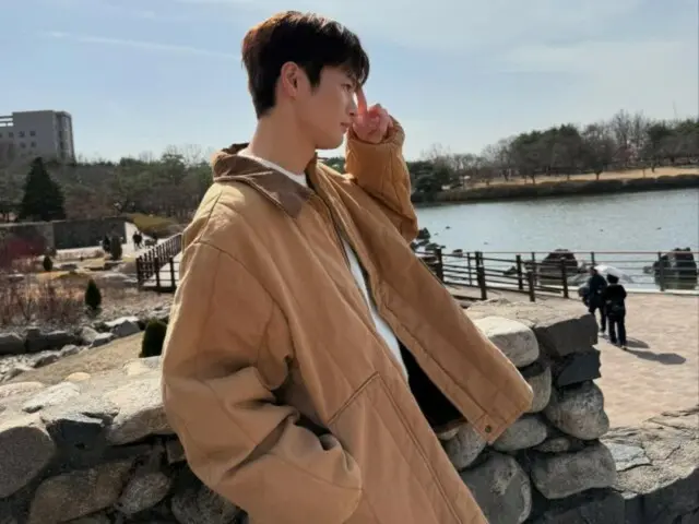 Seo In Guk's visuals are even more dazzling in the warm sunlight