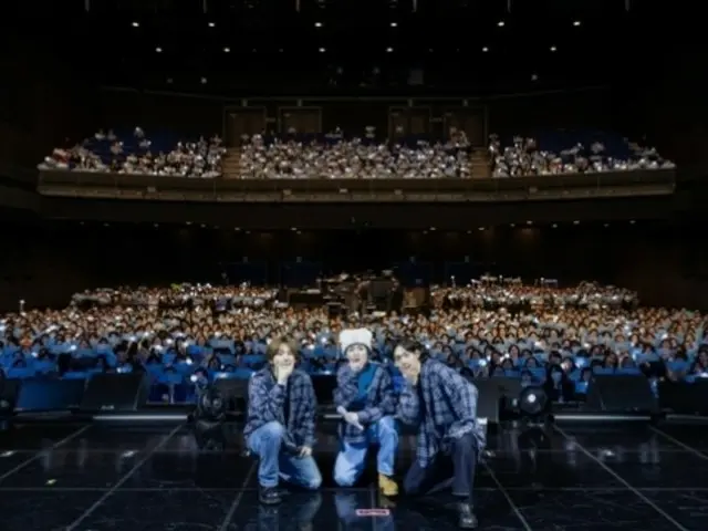 Baekhyun and Chen make a surprise appearance at EXO's XIUMIN's first solo fancon... EXO-CBX's loyalty