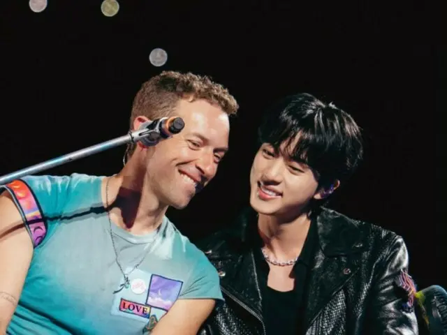 "BTS" JIN and "Coldplay" have great chemistry on stage! ... "Happy"