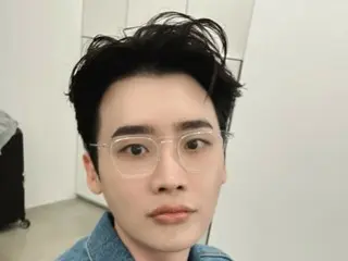 Lee Jung-suk, surprised by his clear skin... glasses suit him well