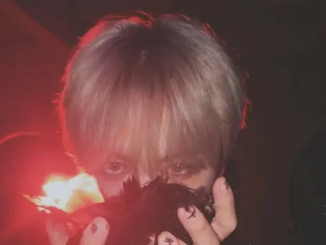 Jaejung, blonde hair and intense gaze... "I'll be back. On stage, at that moment."