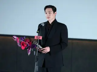 Actor Noh Sang Hyun wins the Marie Claire Award at the 12th Marie Claire Film Festival for his role in the film "Love in the Big City"