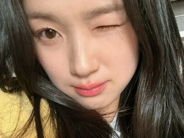 Kim Hye-yoon's close-up wink makes your heart flutter... "Lovely is jammed"
