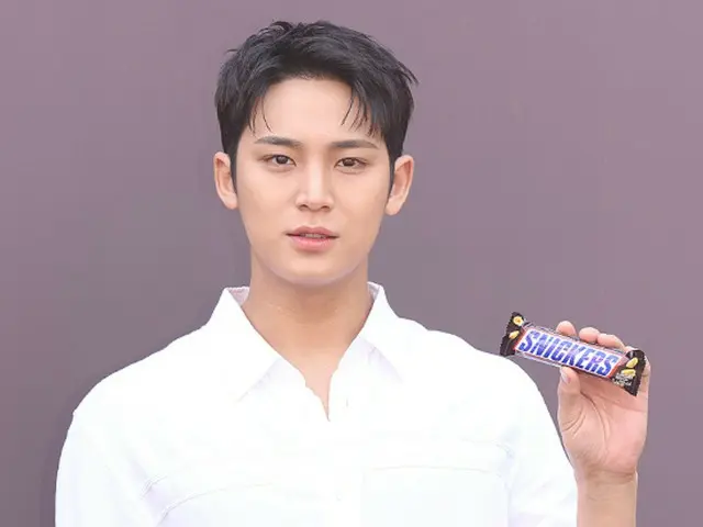 [Photo] SEVENTEEN's MIN-GYU participates in Snickers event as an ambassador