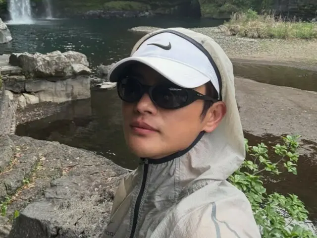 Seo In Guk shares fun moments at Cheju Island... innocent and carefree