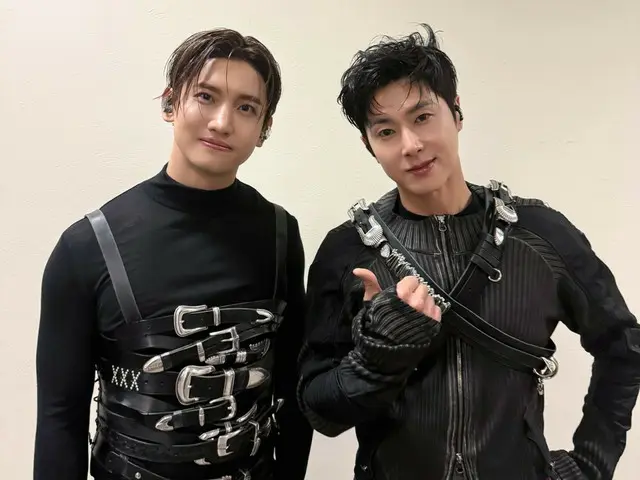 TVXQ poses after finishing their "SMTOWN LIVE 2025" performance in Mexico