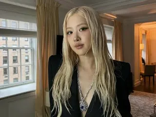 BLACKPINK's Rosé and Jennie share cute photo of themselves sitting on each other's laps... Met Gala behind-the-scenes