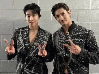TVXQ greets fans with peace signs after finishing "SMTOWN LIVE 2025" in Los Angeles