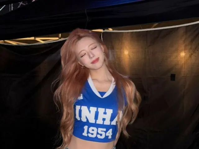 ITZY's Yuna shows off her amazing jeans style at the university festival... her pelvic line is the best ever