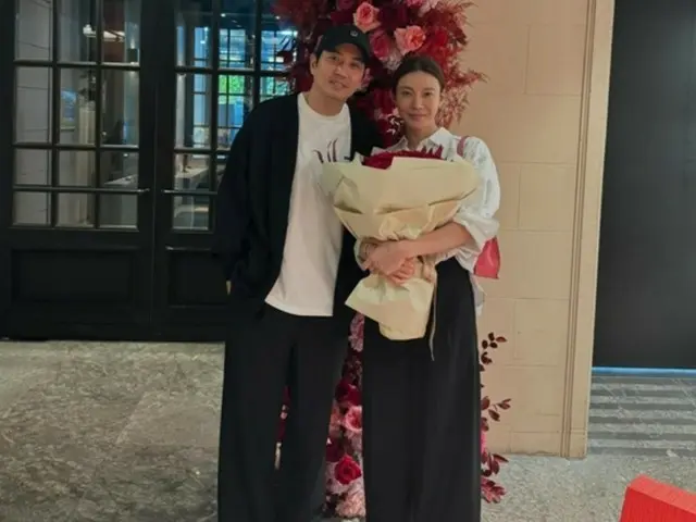 Actress Cha Yeri-young ♥ Actor Joo Sang-Wook celebrate their 8th wedding anniversary, "My husband always makes me laugh"