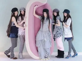 ILLIT releases "PINK BOMB" version of concept photo for new album "bomb"... Explosive with lovely and wild charm
