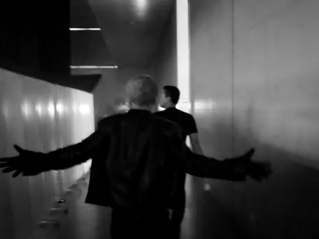 JAEJUNG, a rock star with a cool back view... shining even behind the scenes