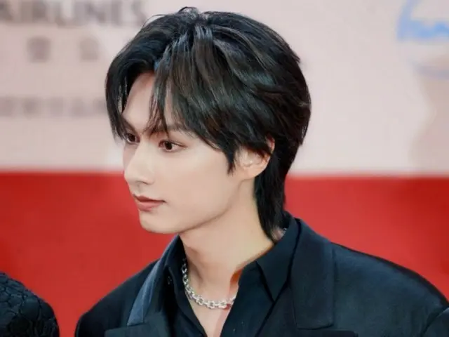 SEVENTEEN's Jun invited to China's Shanghai International Film Festival... steps onto the red carpet