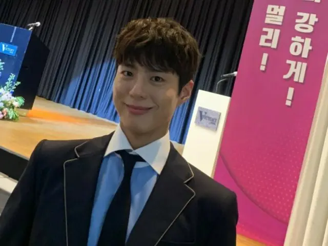 Park BoGum, refreshing smile and warm teamwork... Behind-the-scenes cuts from the filming of TV series "Good Boy" revealed
