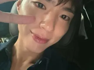 Park BoGum, healing with his dazzling smile... his strong shoulders make your heart flutter