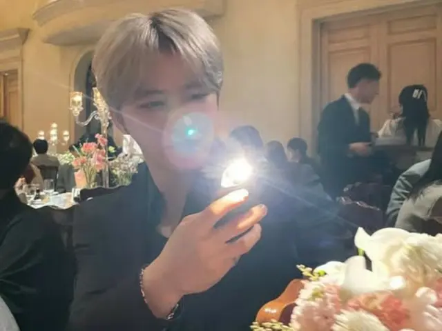 Jaejung, more beautiful than flowers and more dazzling than light... "I received a bouquet"