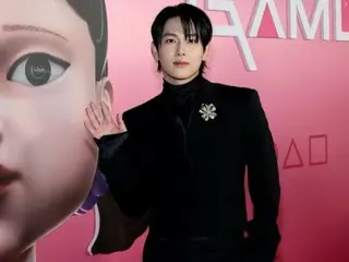 Yim Siwan exudes charisma in all black