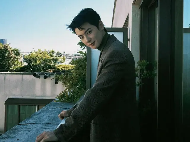ASTRO's Cha EUN WOO, the depth of his quiet gaze on a summer evening