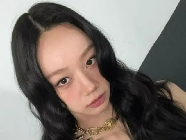 HYERI (Girl's Day) shows off her chic and unique style in Macau... captivating fans from around the world