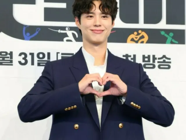 Park BoGum reveals another beautiful story from his time in the military... "When I paid for the chicken, he gave me a gift in return and a greeting full of love"
