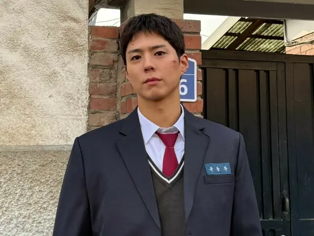 Actor Park BoGum, despite being in his 30s, looks great in uniforms - Hot Topic