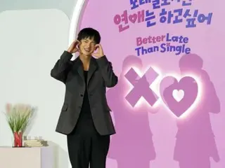 Seo In Gook teases "I'm graduating from being single for as long as I've been single" with a cute pose