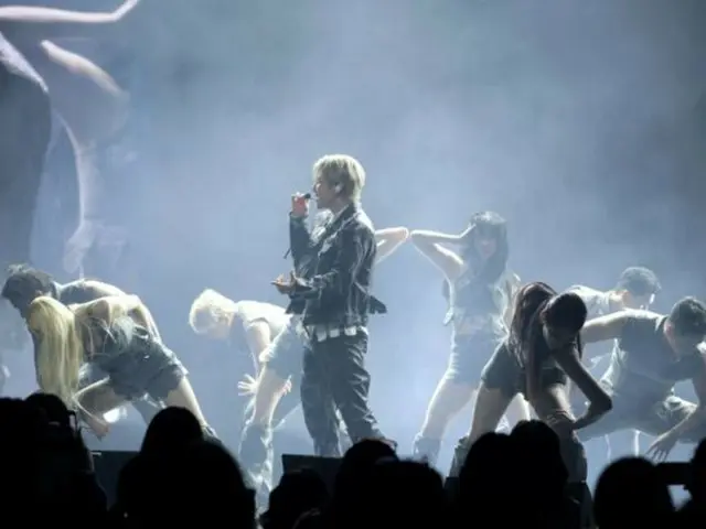 EXO's BAEKHYUN successfully finishes US performance of world tour