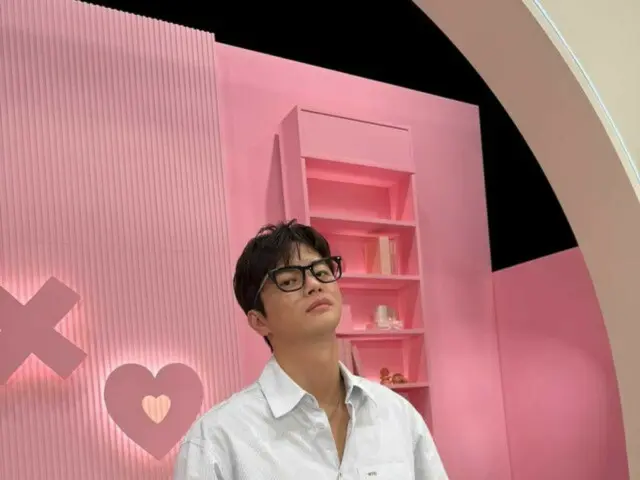 Seo In Guk, boyfriend visual in pink set... "I'm graduating from not having a boyfriend or girlfriend for as long as I've been single" begins airing