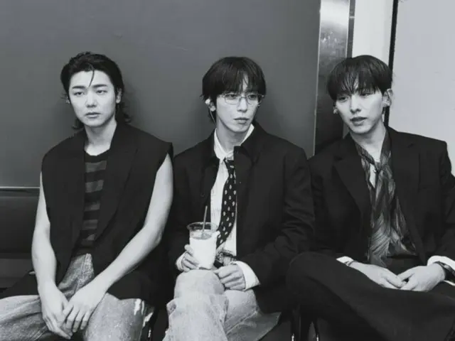 "CNBLUE" Jung Yong Hwa, even more chic in black and white photos... "Something wonderful"