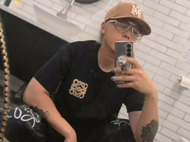 "FTISLAND" HONG-KI, selfie in the toilet? ... "You look so pretty"