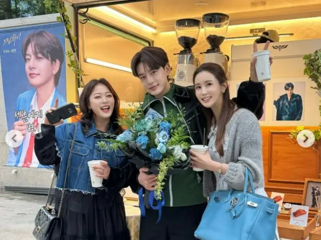Lee Da Hae supports SE7EN with her wifely support... "He's still as cool as ever" in his professional mode