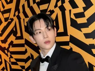 Yim Siwan, dandy charm in black tuxedo... Attracts attention at the 4th Blue Dragon Series Awards