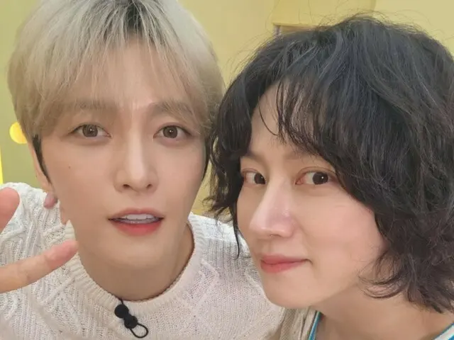 Jaejung and Hee-chul (SUPER JUNIOR) in a beautiful photo... "The big star of the universe"