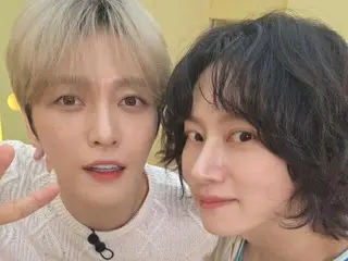 Jaejung and Hee-chul (SUPER JUNIOR) in a beautiful photo... "The big star of the universe"