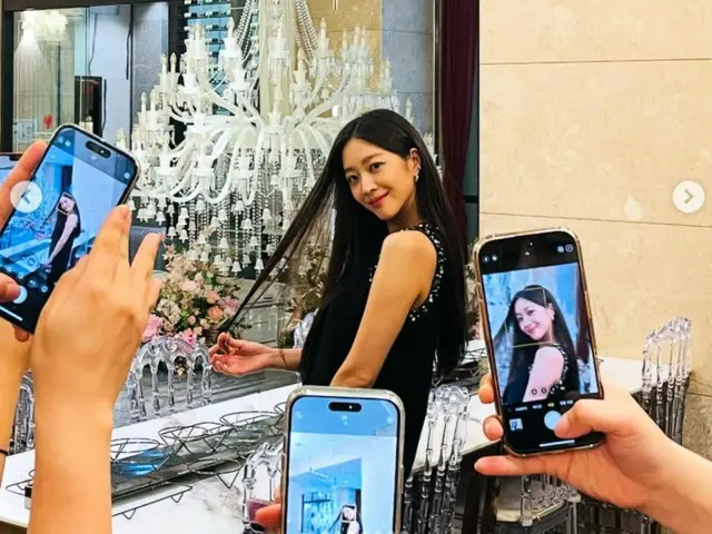 Jo Bo A is beautiful from every angle... Proving her natural beauty once again