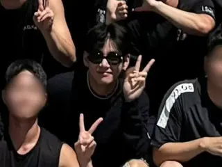 BTS' V, "The world's best loyalty"... Visits his military base to discharge his replacement soldiers