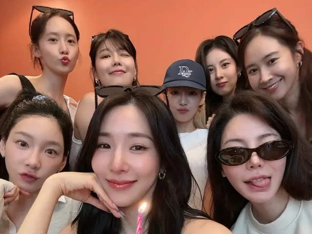 Girls' Generation gathers together for Tiffany's birthday... Unchanging friendship
