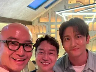 With TVXQ's Changmin, Hong Suk Chun, and architect Yoo Hyun Jun... "It's been a while since I've seen such wonderful people!"