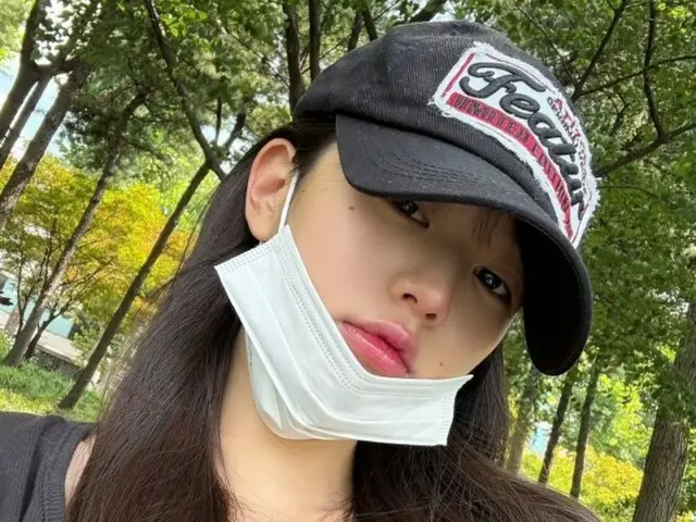 "IVE" Jang Won Young, beautiful even in a cap and mask