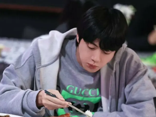 BTS' JIN is as cool as ever in London... Just looking at him makes you smile