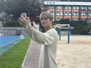 Jaejung reminisces about his alma mater... and shows off his casual style
